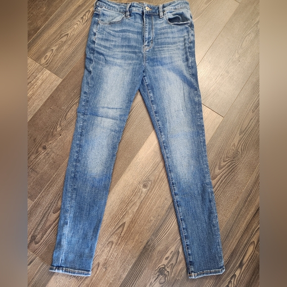 American Eagle Outfitters Denim - American Eagle Outfitters Next Level Stretch Super High-Rise Jegging.  10 LONG.